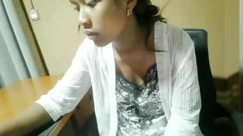 nelia_84 online show from May 8, 3:12 am