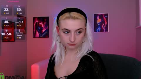 Nensy online show from February 7, 8:23 pm