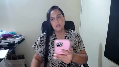 Snapshot of neny445 chatting on January 30, 1:20 pm kelly lopez online show from January 30, 1:20 pm