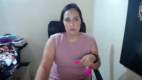 Snapshot of neny445 chatting on February 1, 1:51 pm kelly lopez online show from February 1, 1:51 pm