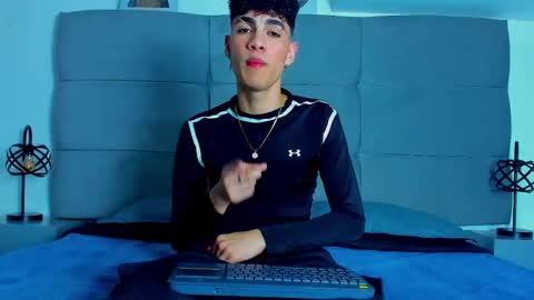  NeoRaptis  jhonatan  online show from March 8, 8:35 pm