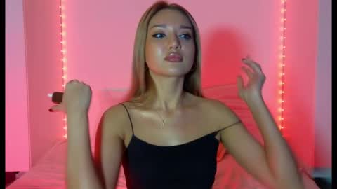 Nessa online show from December 16, 8:15 pm