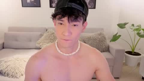   online show from March 18, 9:42 pm