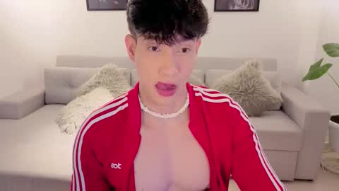   online show from March 8, 10:25 pm