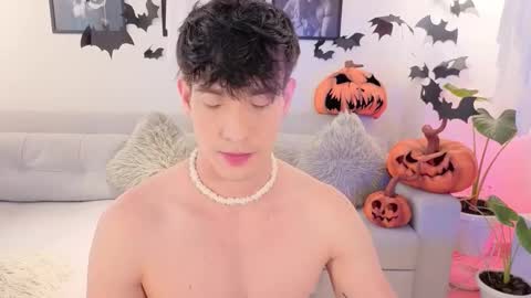   online show from November 3, 9:27 pm