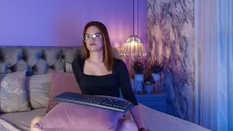 Nia online show from December 18, 12:44 pm