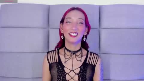 Nia online show from May 31, 12:26 pm