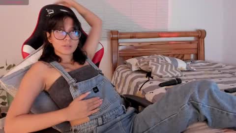 Snapshot of nice_day_ chatting on October 12, 5:55 am day  online show from October 12, 5:55 am