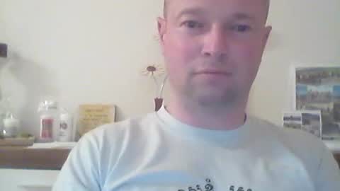 nick1990b online show from March 16, 5:50 pm