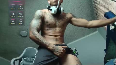 Nickhot0609 online show from November 11, 8:00 pm