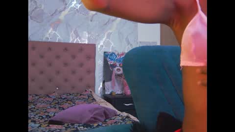 Nicki Saenz online show from January 5, 6:00 pm