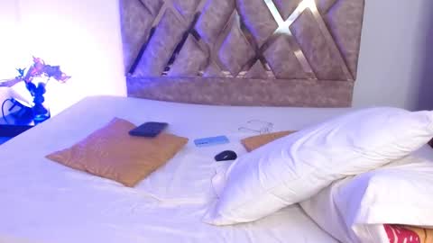 Nickolas Muoz online show from February 14, 3:22 am