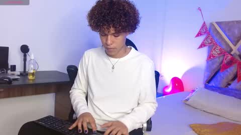 Nickolas Muoz online show from February 17, 9:10 pm