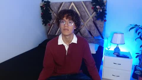 Nickolas Muoz online show from December 19, 12:23 pm