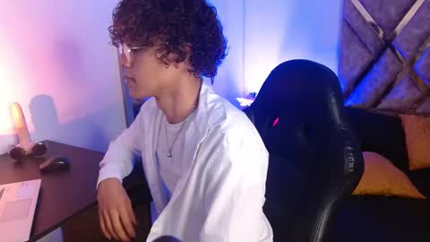 Nickolas Muoz online show from February 20, 7:08 pm