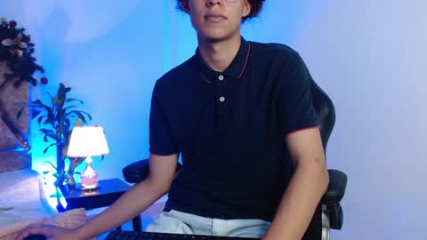 Nickolas Muoz online show from December 14, 2:53 pm