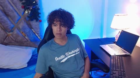 Nickolas Muoz online show from December 28, 10:02 pm