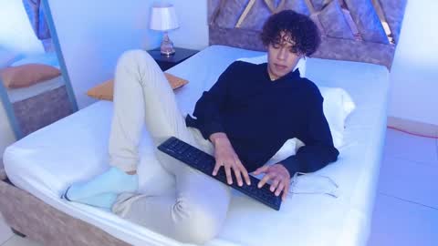 Nickolas Muoz online show from January 9, 11:36 am