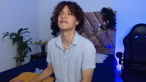 Nickolas Muoz online show from December 30, 5:34 pm