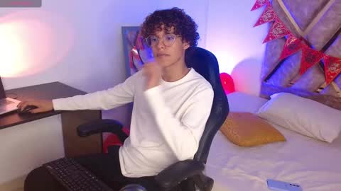 Nickolas Muoz online show from February 17, 3:00 pm