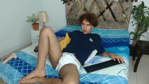 Nickolas Muoz online show from December 16, 1:31 am