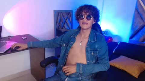 Nickolas Muoz online show from February 21, 4:26 pm