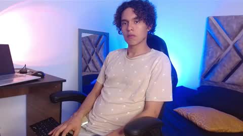 Nickolas Muoz online show from February 26, 3:54 pm