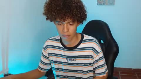 Nickolas Muoz online show from December 24, 6:33 am