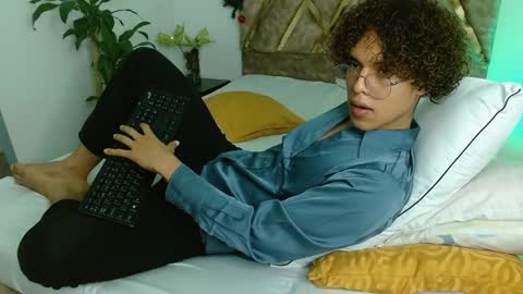 Nickolas Muoz online show from December 29, 9:09 pm