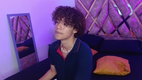 Nickolas Muoz online show from February 3, 1:51 pm