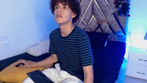 Nickolas Muoz online show from December 25, 4:12 am