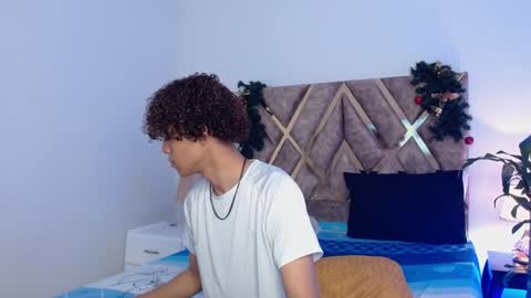 Nickolas Muoz online show from December 26, 3:42 pm