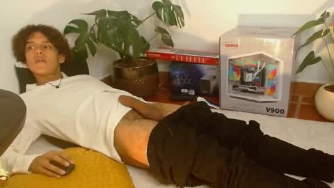 Nickolas Muoz online show from December 27, 9:11 pm