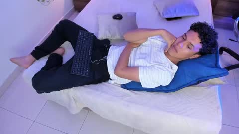 Nickolas Muoz online show from October 15, 8:42 pm