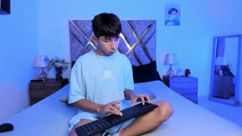 Nickolas Muoz online show from October 19, 8:46 pm