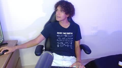 Nickolas Muoz online show from September 10, 3:24 pm