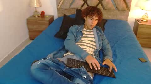 Nickolas Muoz online show from September 12, 4:09 pm