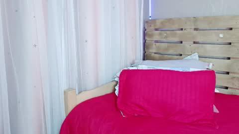 Snapshot of nicky_oli chatting on February 16, 7:27 pm nicky_oli online show from February 16, 7:27 pm