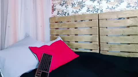 Snapshot of nicky_oli chatting on January 30, 12:59 pm nicky_oli online show from January 30, 12:59 pm