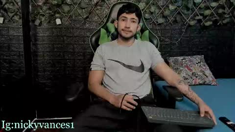 nicky online show from October 22, 6:42 pm