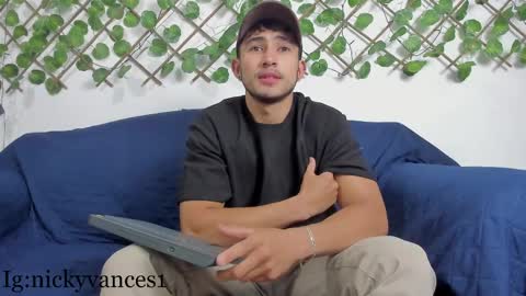 nicky online show from March 7, 8:11 pm