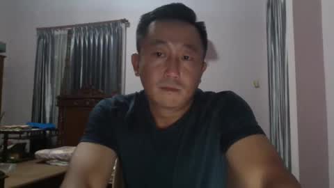 nickyang75 online show from December 4, 8:23 pm