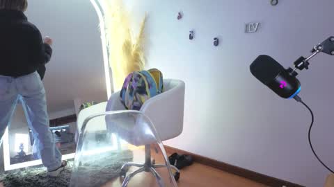 Nicky online show from November 13, 2:42 pm