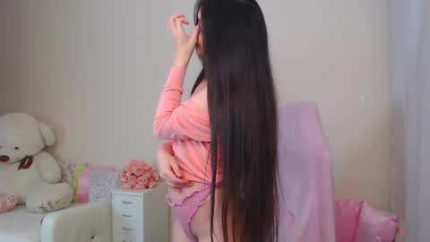 Nicole Online at about after 1000  6  UK time or 900  - 500  UK time it approximate time interval online show from March 9, 10:52 pm