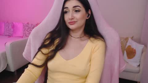 Nicole Online at about after 1000  6  UK time or 900  - 500  UK time it approximate time interval online show from December 18, 1:37 am