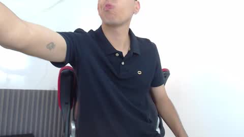 nicolasfine online show from January 6, 11:58 am