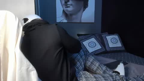 Andres online show from March 8, 4:33 pm