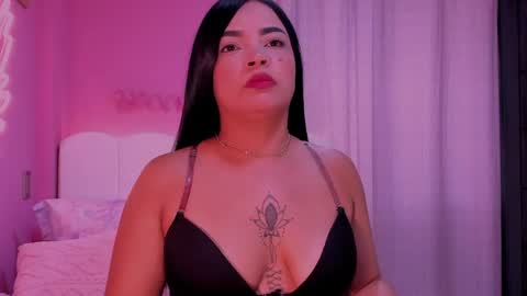 Nicole online show from April 4, 1:18 pm