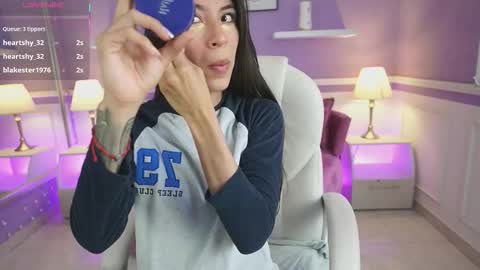 Snapshot of nicolecrawft chatting on October 6, 7:31 pm Nicole Crawft online show from October 6, 7:31 pm