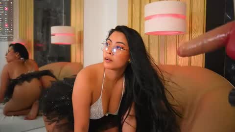 Nicol Flores  GMT-5 1530-2200  online show from December 20, 5:31 pm